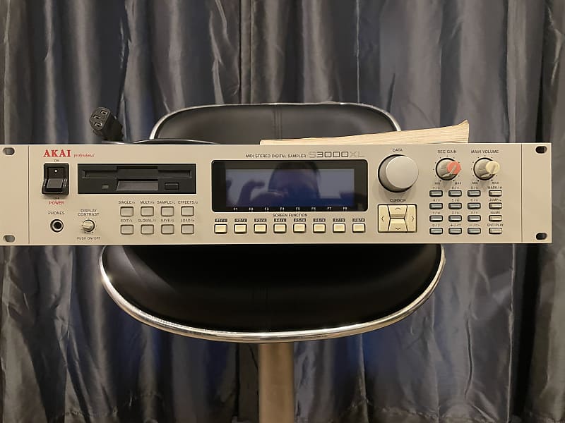 Akai S3000XL MIDI Stereo Digital Sampler 1996