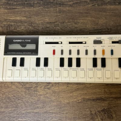 Casio VL-1 VL-Tone 29-Key Synthesizer Keyboard 1979 - 1984 - White