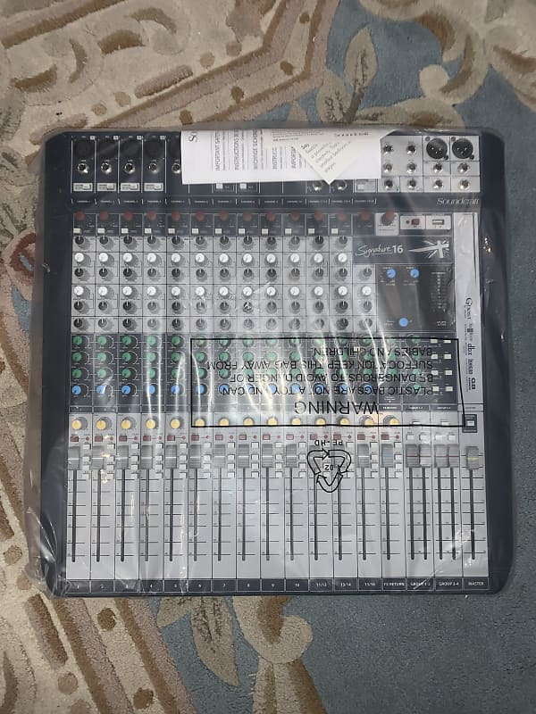Soundcraft Signature 16 Compact 16-Channel Analog Mixer w/ Effects image 1