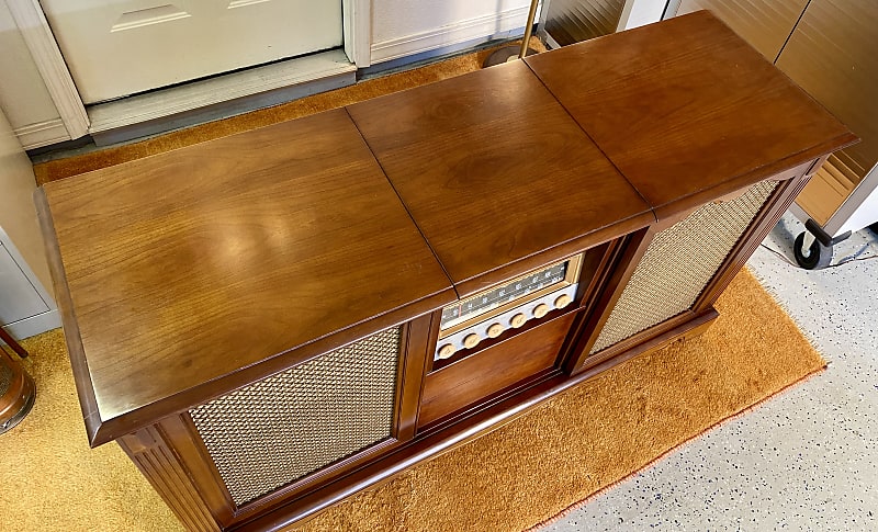 Concert Grand 1ST800F French Provincial Radio Magnavox Co