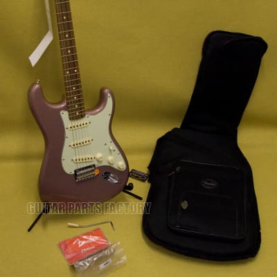 014-9993-366 Vintera® '60s Stratocaster® Mod Guitar Pau Ferro Fingerboard Burgundy Mist Metallic image 2