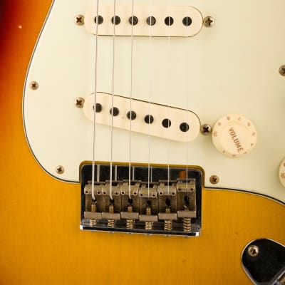Fender Custom Shop 1961 Stratocaster Hardtail Journeyman Relic 3-Tone Sunburst image 7