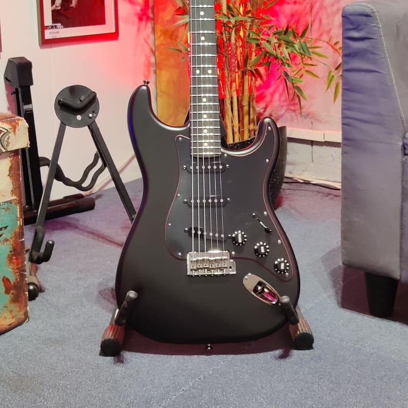激安スーパーの“売上対決” Limited Japan in Made Fender Hybrid Noir - Stratocaster® II ギター
