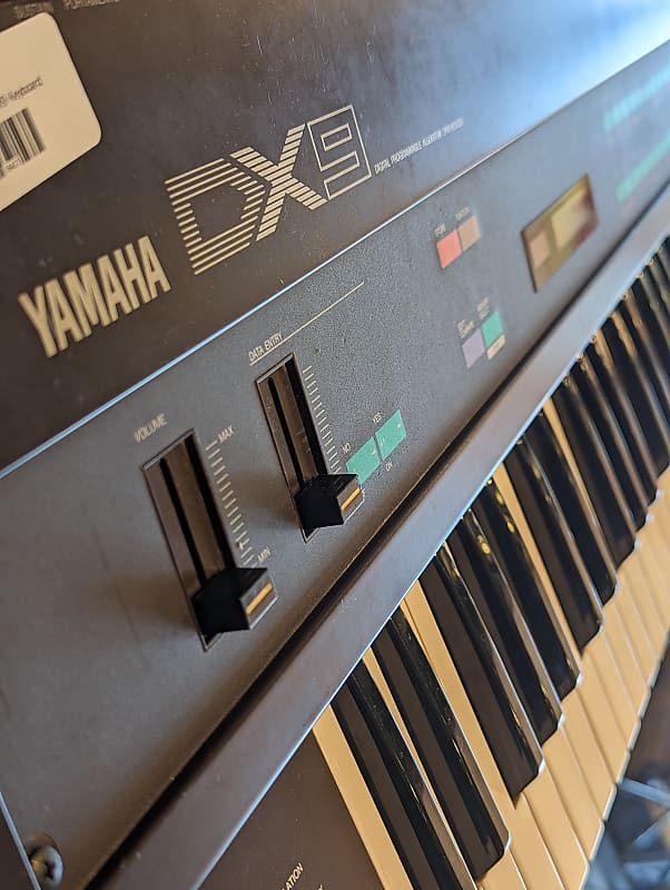 (16421) Yamaha DX9 Keyboard image 1