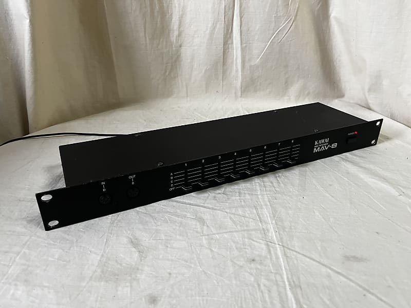 KAWAI MAV-8 MIDI Patchbay 8 outputs / 4 inputs Splitter Rack
