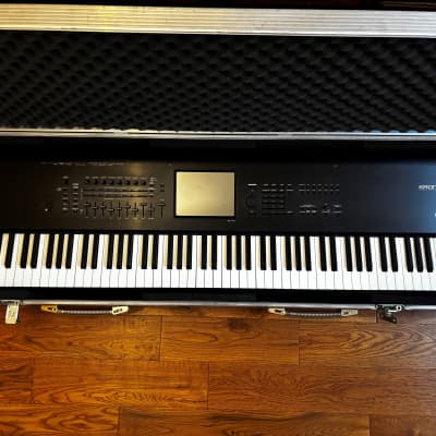 Korg Kronos 88 2010s - Inc Custom Swan flight case