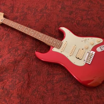 Fender Deluxe Stratocaster HSS; Pau Ferro Fretboard; Candy Apple Red; Fender Deluxe Molded Case image 1