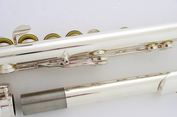 YAMAHA YFL-212 Flute with Silver Made Headjoint Made in YAMAHA YFL-212 Flute with Silver Made Headjoint Made in