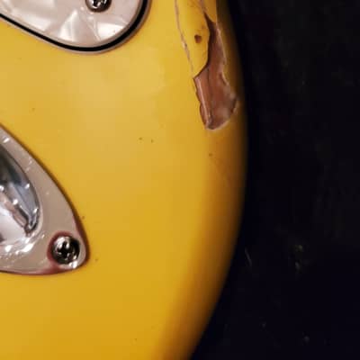Fender  Tom Delonge signature series Stratocaster with Hardshell case 2002 Graffiti Yellow image 12