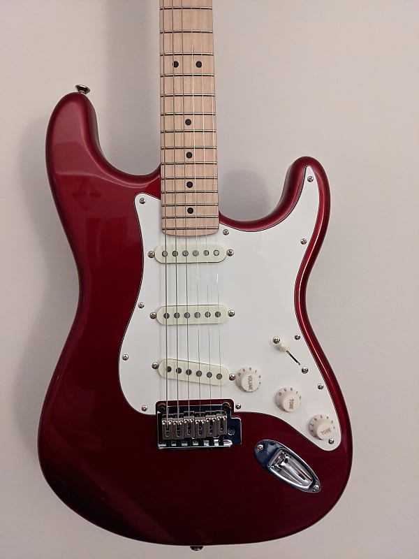 保存版】 【3連休限定価格‼️】Squier STANDARD Stratocaster エレキ