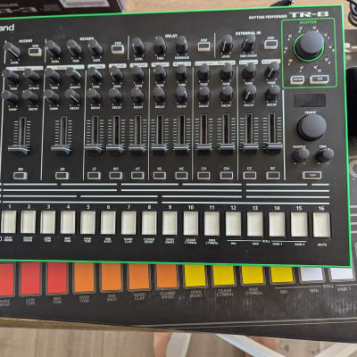 Roland Aira TR-8 - Gearspace