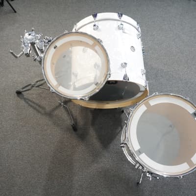 DW 12/16/22 Performance Series Drum Kit Set in White Marine Pearl image 5
