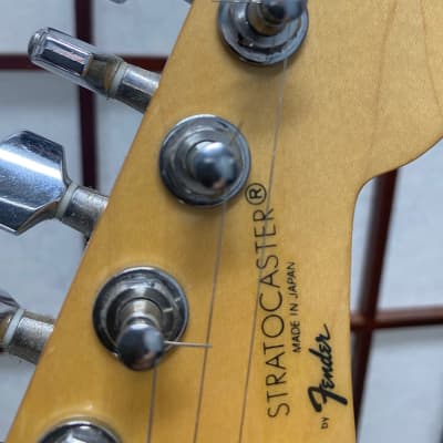 Squier Standard Stratocaster with Maple Fretboard (Made In Japan) 1984 - 1987 - Arctic White image 10