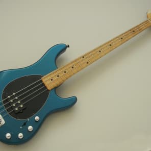2000 MusicMan Sterling 4H Bass *StingRay Tone w/ Smaller