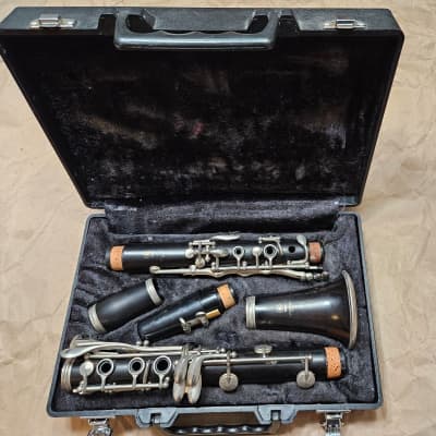 Yamaha YCL-450 Intermediate-Level Wood Bb Soprano Clarinet with case image 2