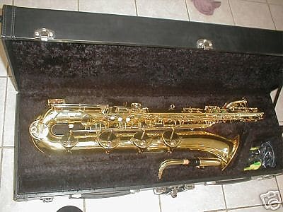 Baritone saxophone with case and mouthpiece,  Gold image 1