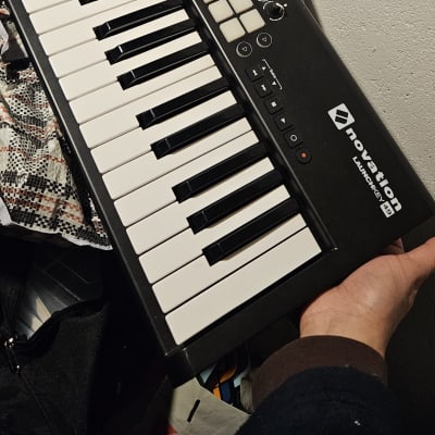 Novation Launchkey 49 MKI MIDI Keyboard Controller 2013 - 2015 - Black