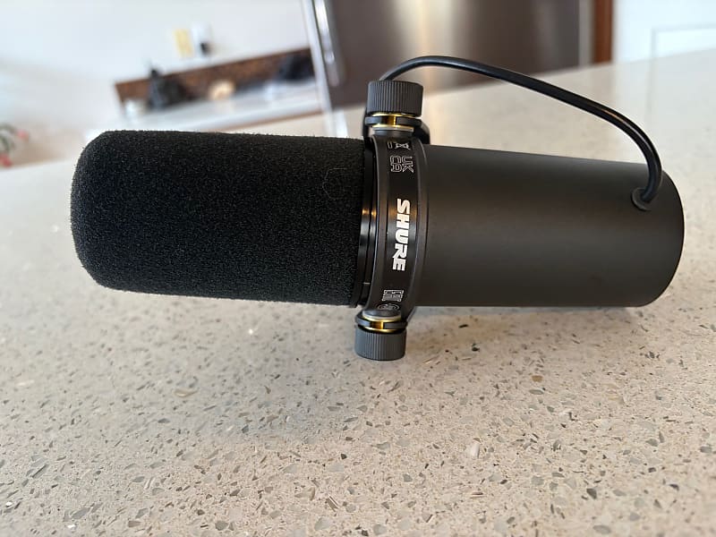 Shure SM7B Cardioid Dynamic Microphone | Reverb Canada Shure SM7B Cardioid Dynamic Microphone | Reverb Canada