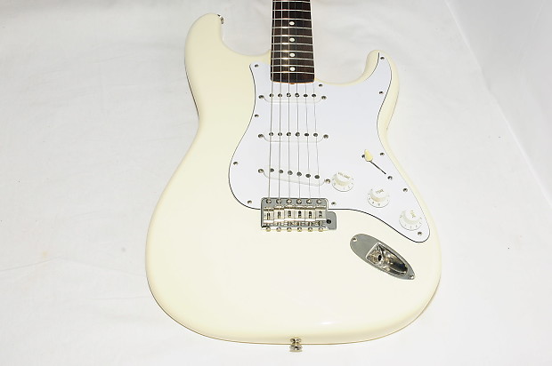 Excellent Fender Japan ST-38 Stratocaster Electric Guitar
