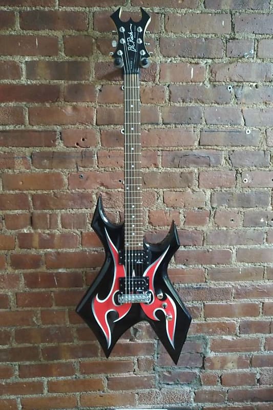 B.C. Rich Bronze Warlock 2004 Blk/ Red Tribal Design/ Widow Reverb