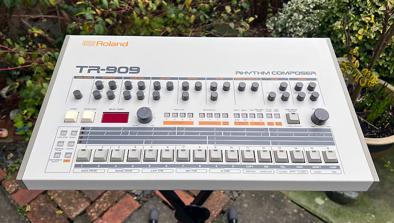 Roland tr 909 deals reverb