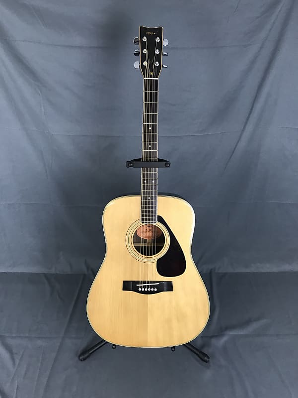 Yamaha FG-201 Solid Ezo spruce top!