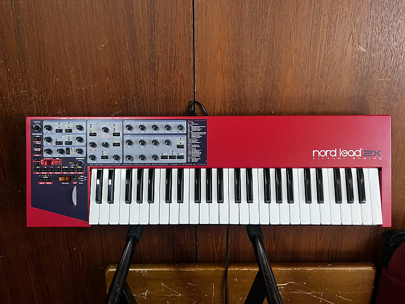 Clavia nord lead 2x 20-voice Analog Modeling Synthesizer w/ gig bag