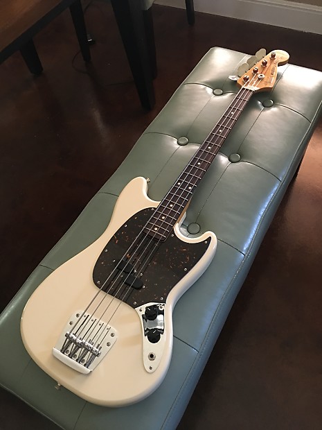 Fender mustang bass white cheap