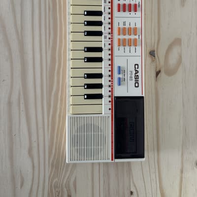 Casio PT-82 32-Key Mini Synthesizer 1980s - White