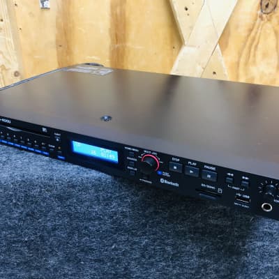 Tascam CD-400U CD/SD/USB Player with Bluetooth and AM/FM