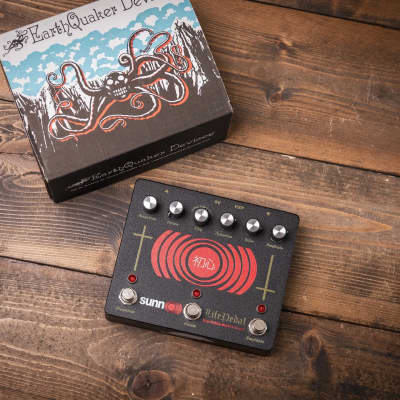 Neural Devices Gentlemen Analog Gain Stack Pedal | Reverb Canada