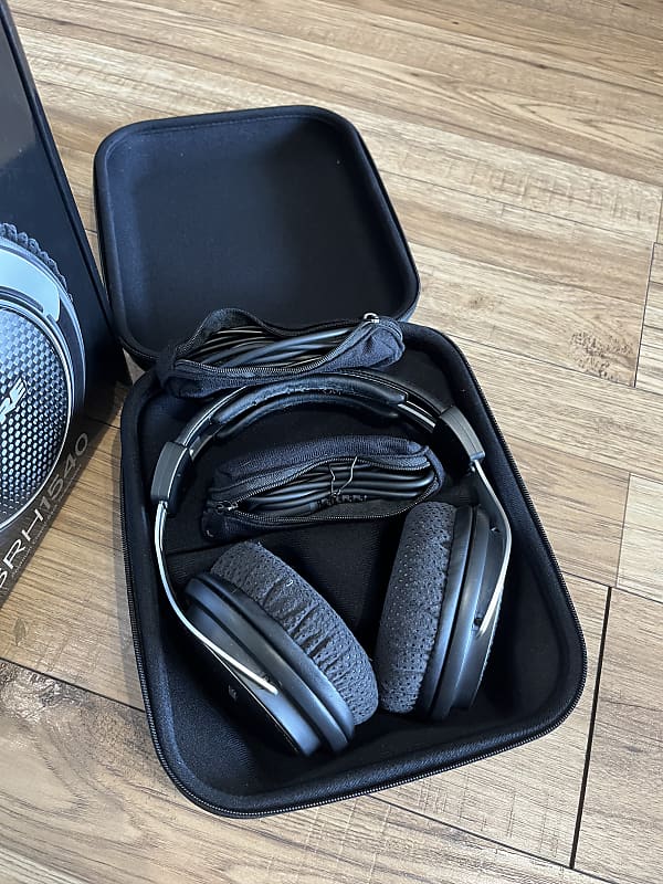 Shure SRH1540 Professional Closed Back Studio Headphones 2010s - Black