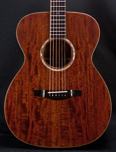 Eastman all mahogany guitar best sale