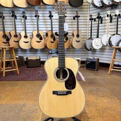 Martin 000-28 Standard Series Sitka Spruce/East Indian Rosewood Acoustic Guitar w/Hard Case image 4