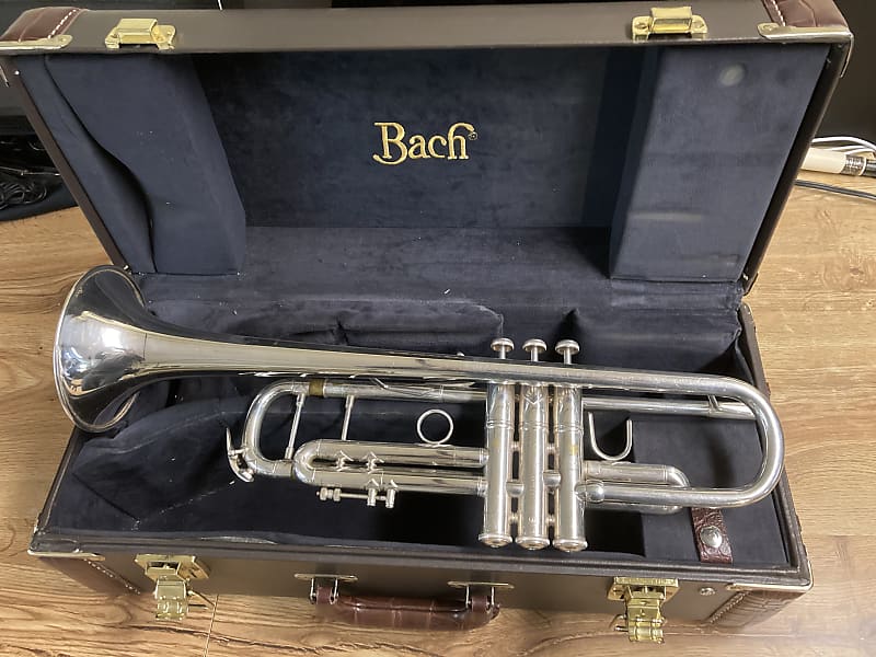 Vincent Bach Stradivarius Model 37 ML Trumpet Silver