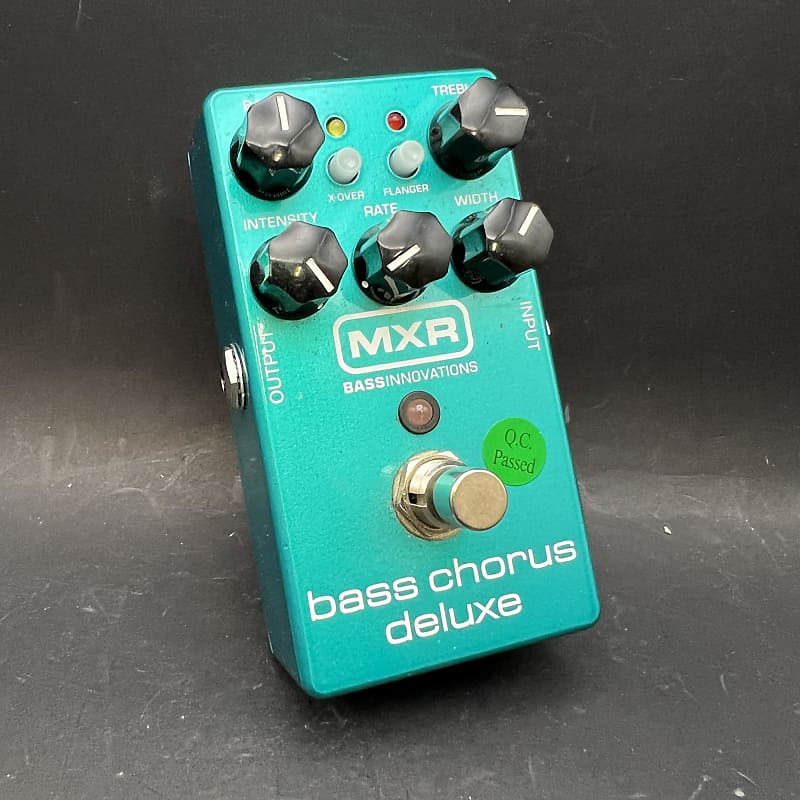 MXR M83 BASS CHORUS DELUXE