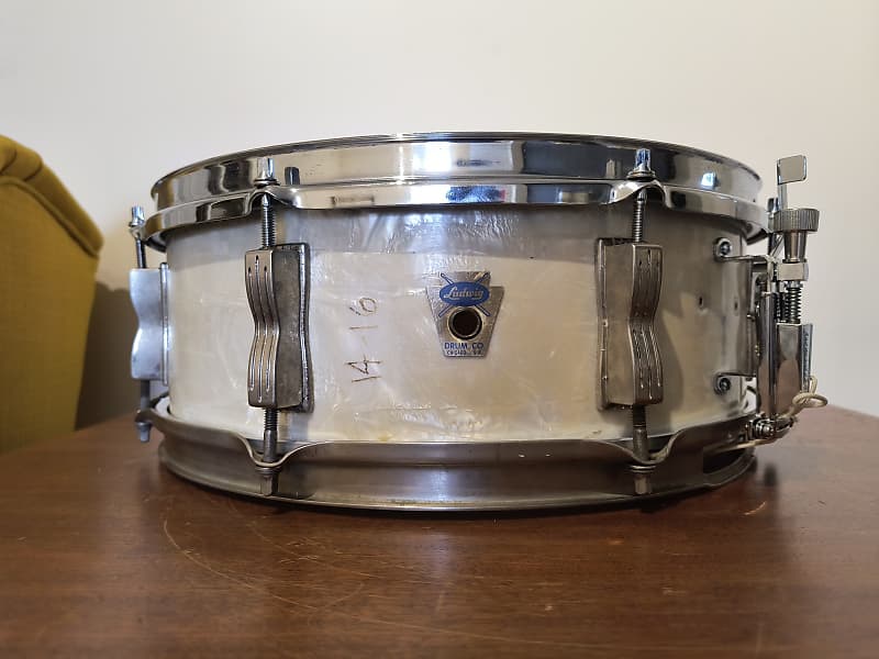 Vintage 1959 Ludwig Jazz Festival 5 x 14 Snare Drum in White Marine Pearl Transition Badge image 1