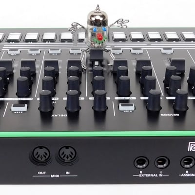 Roland TR-8 AIRA Drum Synthesizer + Decksaver+Fast Neuwertig+OVP + 1,5J Garantie image 6