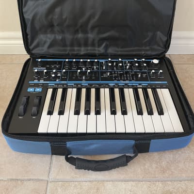 Novation Bass Station II 25-Key Monophonic Synthesizer 2013 - Present - Black