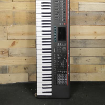 Roland FANTOM-07 76 Key Music Workstation Keyboard "Excellent Condition"