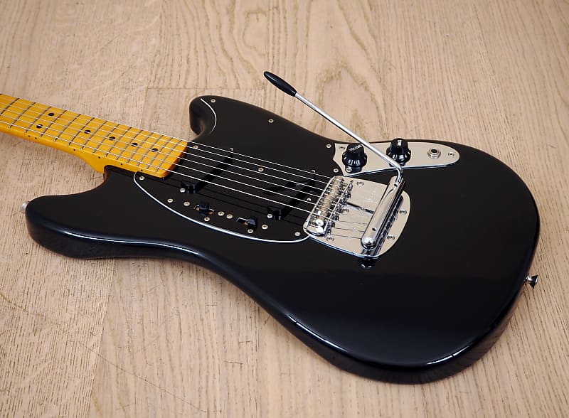 2010 Fender Mustang '77 Vintage Reissue Offset Guitar