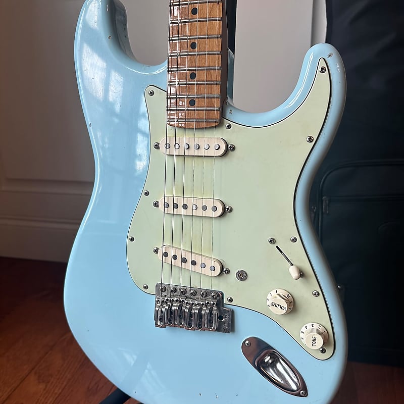 Sonic blue strat clearance roasted maple neck