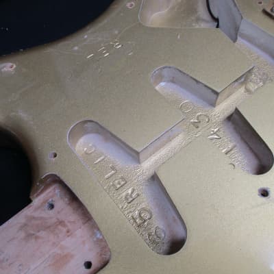 Fender Custom Shop 50th Anniversary 65 Stratocaster in Gold Metallic Relic 2004 image 14