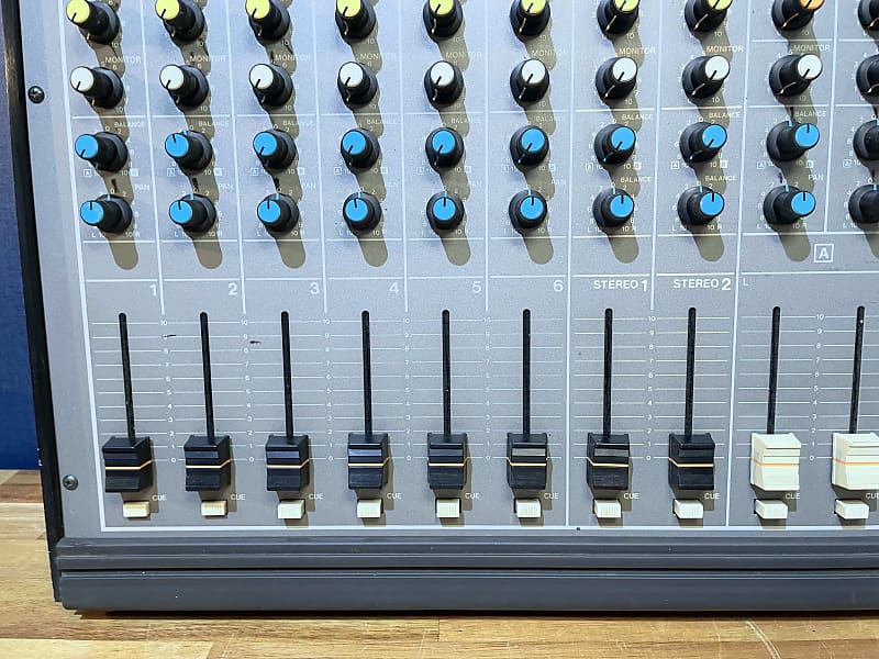 希少機材 Roland RM-84 ビンテージアナログミキサー 動作品
