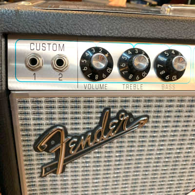Fender '68 Deluxe Reverb Re-Issue 22W 1x12" Guitar Combo - 2015 - Silverface image 2