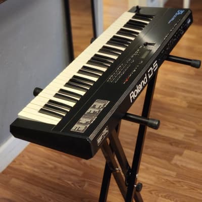 Roland D-5 61-Key Multi-Timbral Linear Synthesizer Keyboard Piano