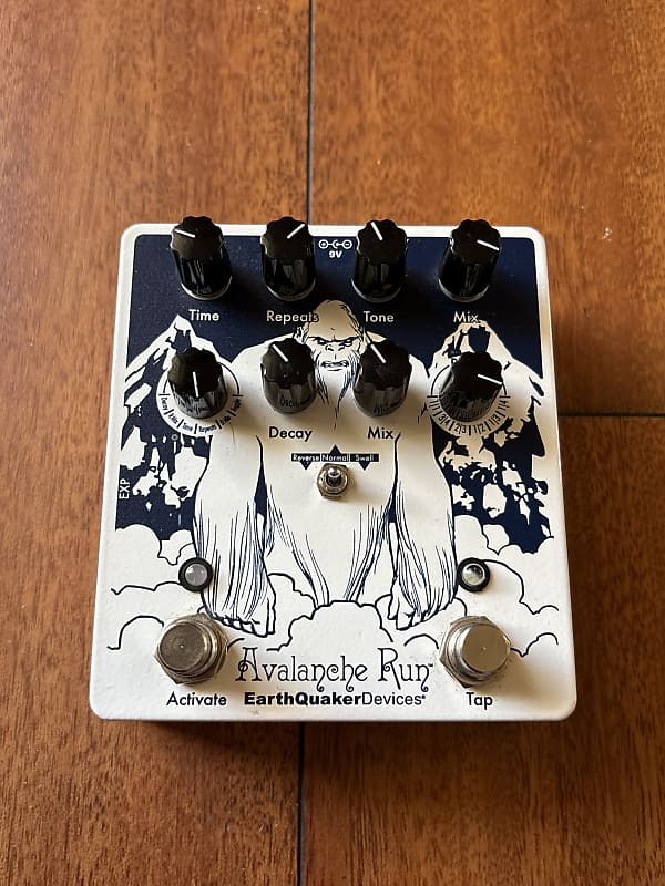 EarthQuaker Devices Avalanche Run Stereo Reverb & Delay with Tap Tempo V2