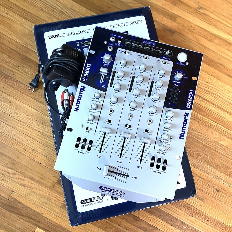 Numark DXM09 DJミキサー 24ビットデジタル 3チャンネル Numark DXM09 DJミキサー 24ビットデジタル 3チャンネル