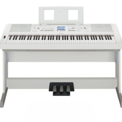 Portable Grand E-Piano Yamaha DGX-660 weiß Inkl. Ständer, 3er Pedal u. Pianobank