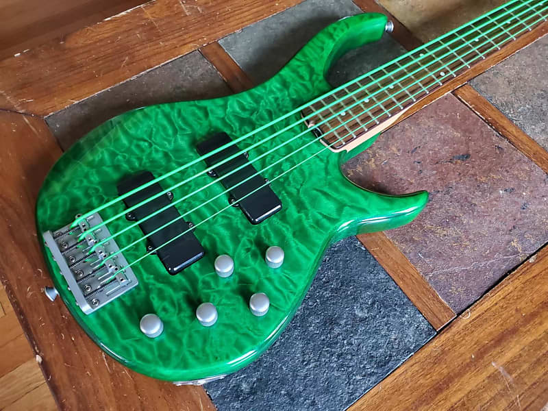 PEAVEY FURY V ピーヴィー フューリ 5弦ベース グリーン　虎杢 PEAVEY FURY V ピーヴィー フューリ 5弦ベース グリーン 虎杢